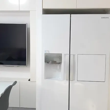 Modern Apartment Near Beaches By Weekome