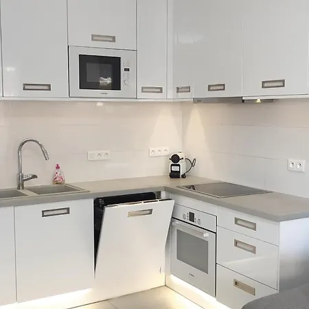 Modern Apartment Near Beaches By Weekome